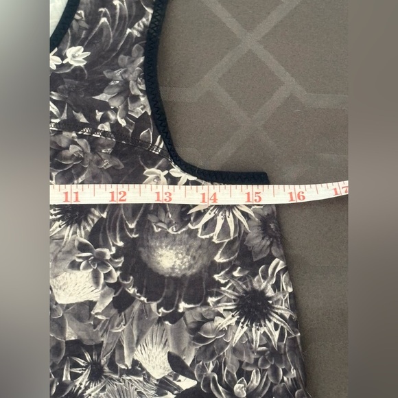 Lululemon Run Split Singlet Size 4 - Picture 7 of 8